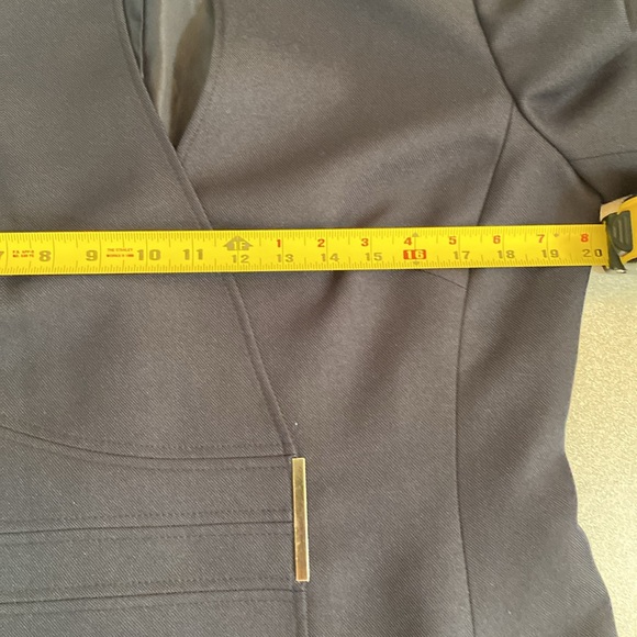 Tahari (Arthur Levine) - women’s blazer. Size 12 - Picture 7 of 10
